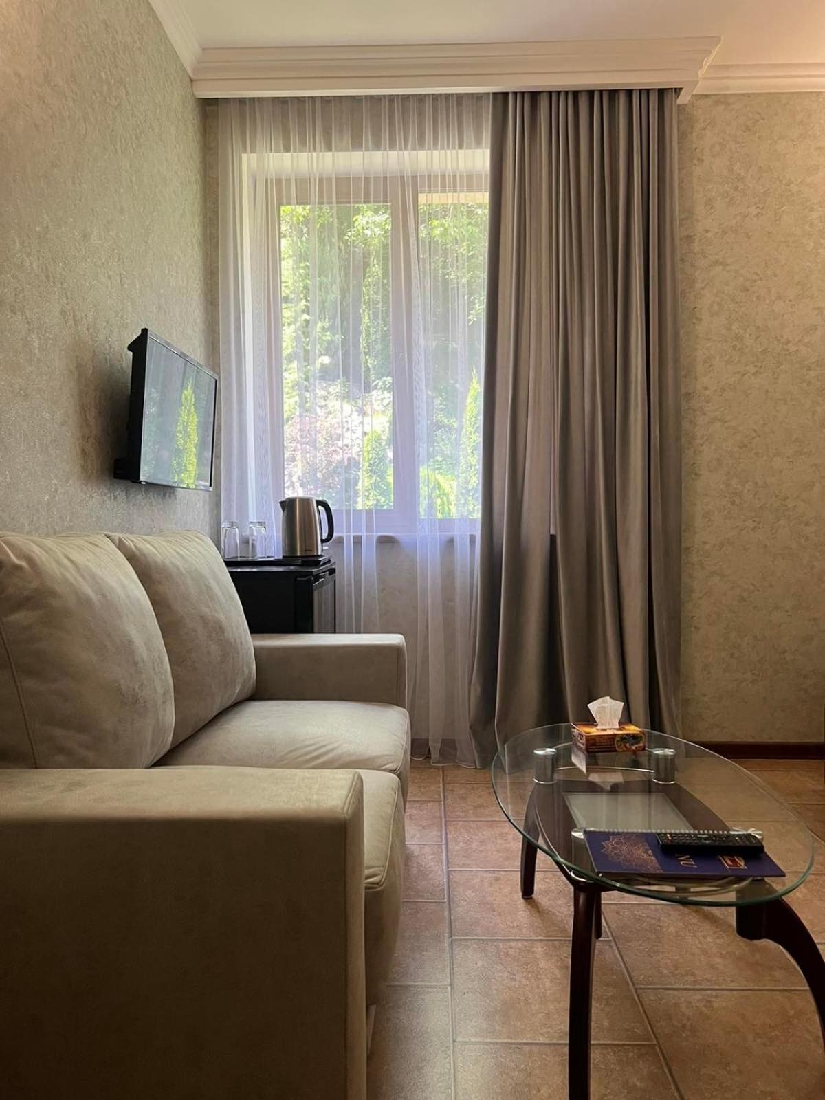 Park Avenue Hotel Yerevan Exterior photo