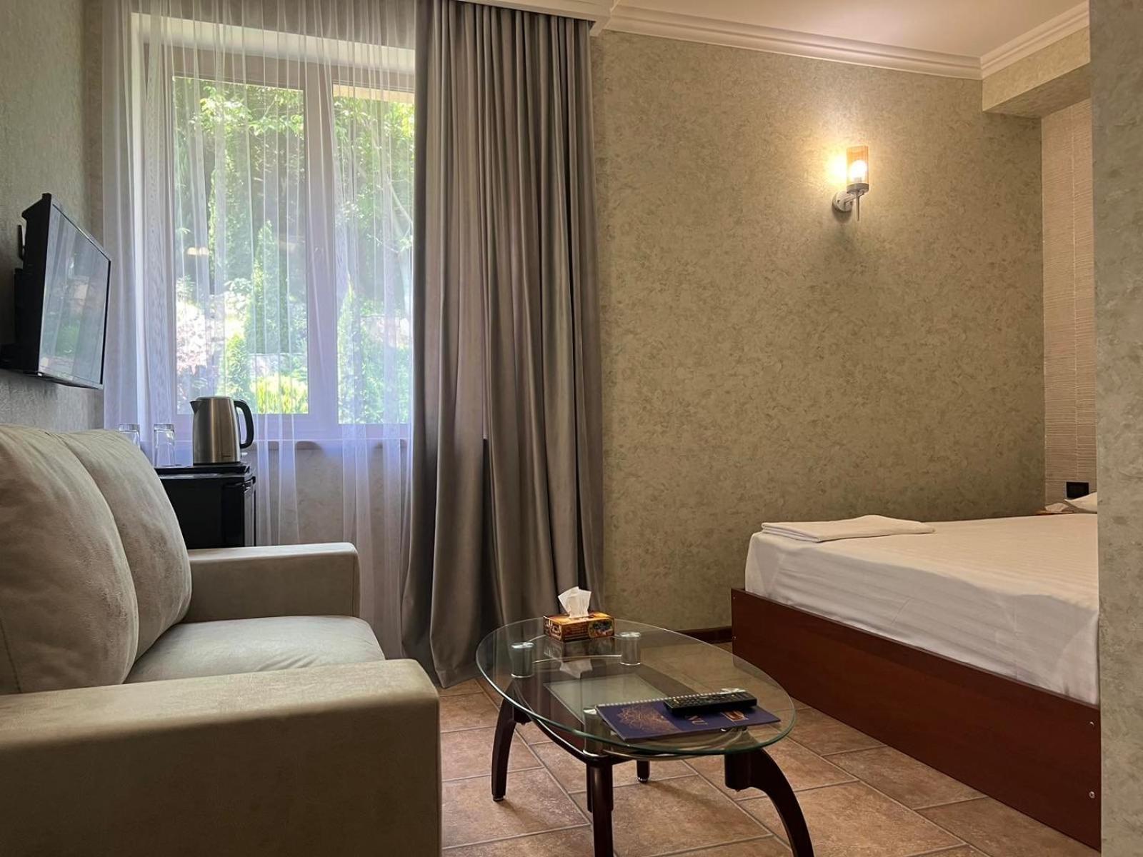 Park Avenue Hotel Yerevan Exterior photo
