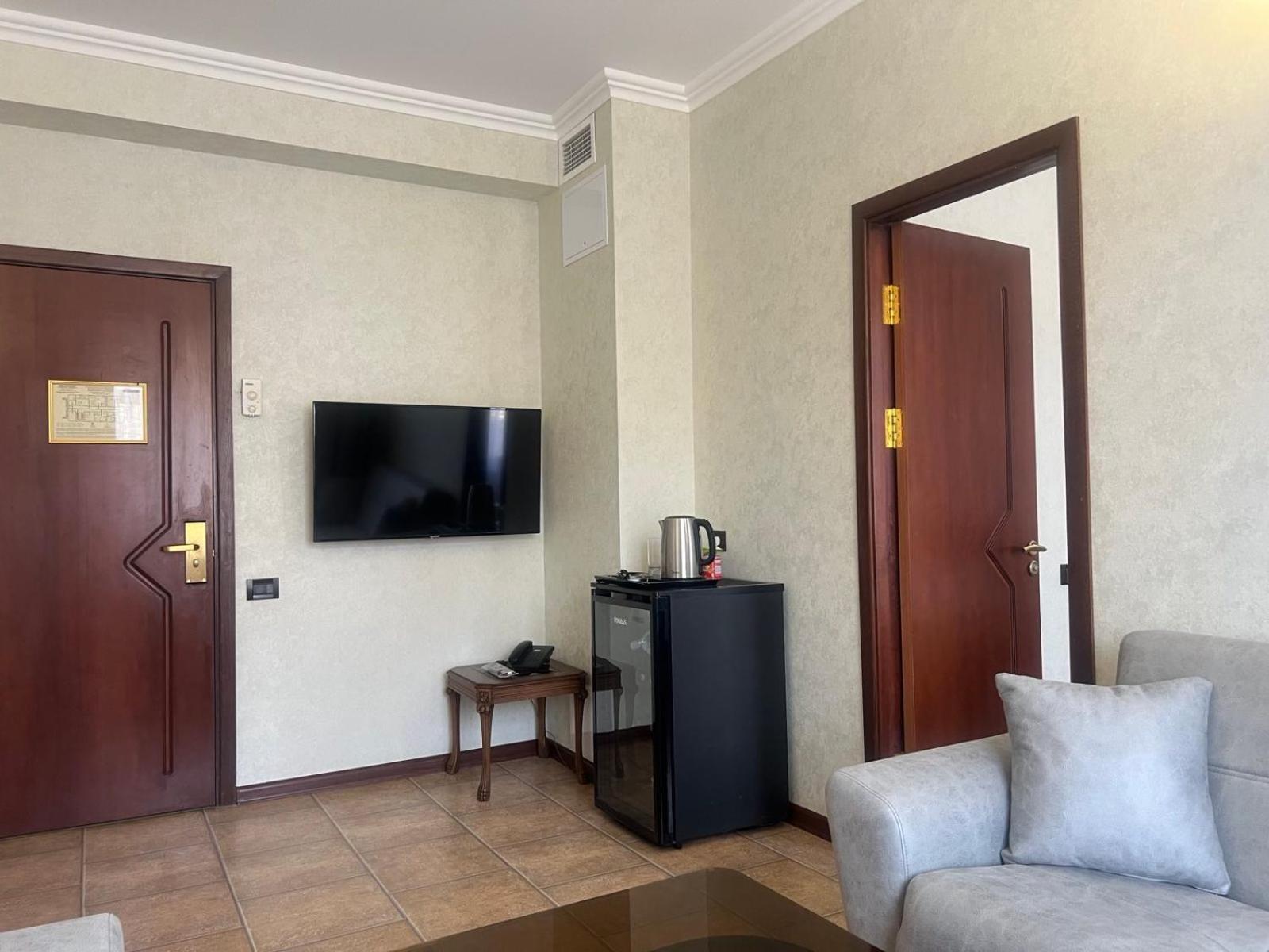 Park Avenue Hotel Yerevan Exterior photo