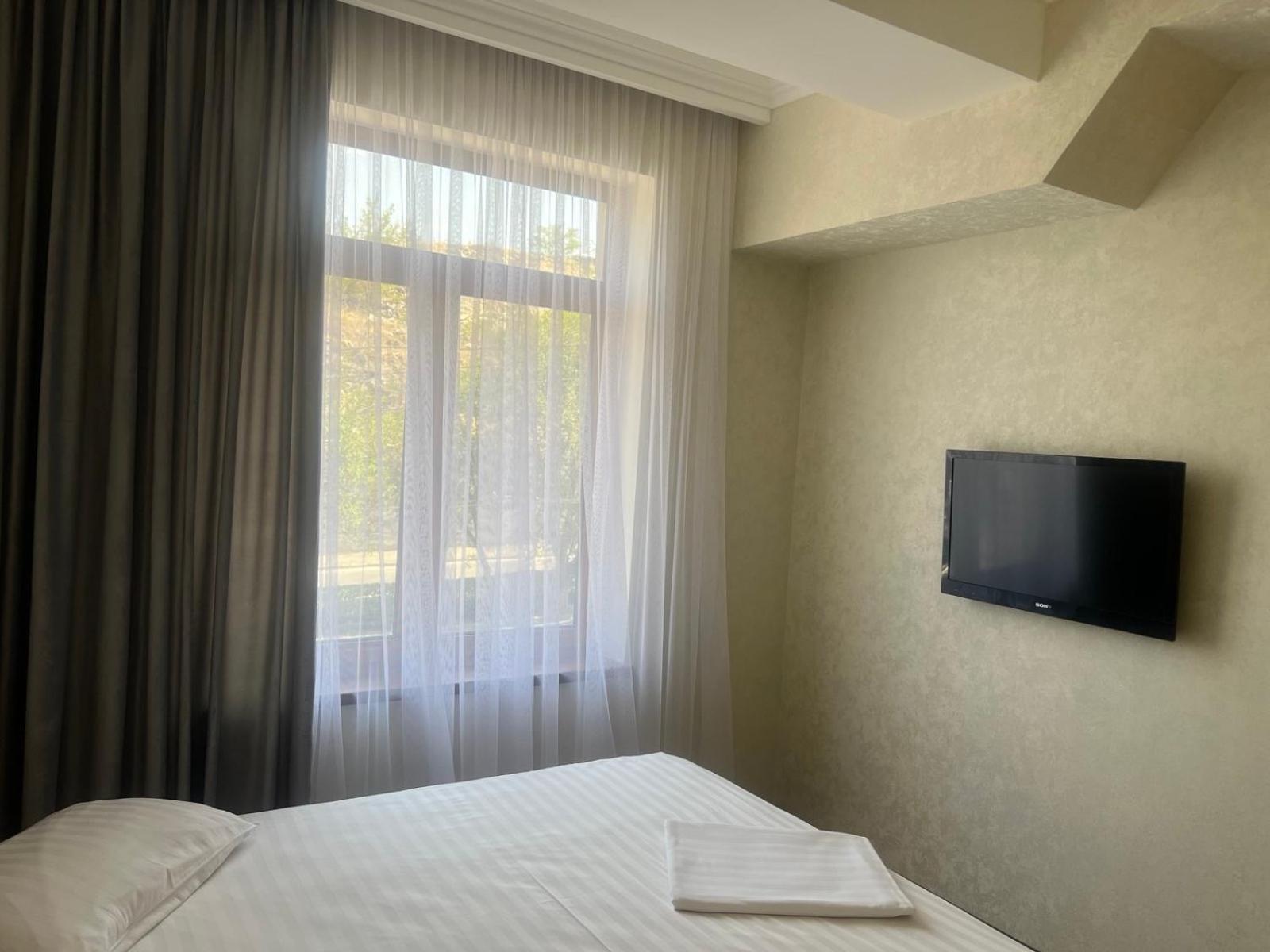 Park Avenue Hotel Yerevan Exterior photo