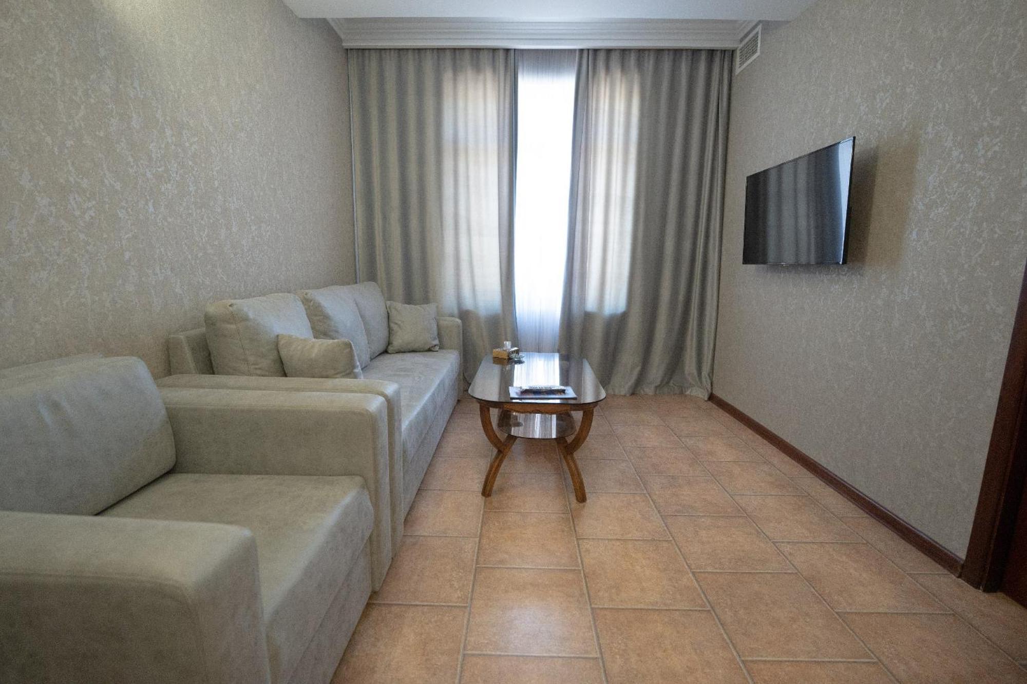 Park Avenue Hotel Yerevan Exterior photo