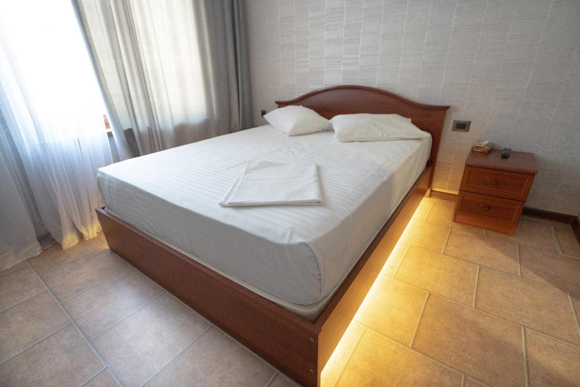 Park Avenue Hotel Yerevan Exterior photo