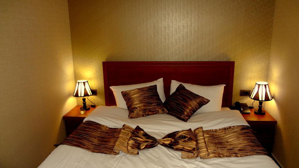 Park Avenue Hotel Yerevan Room photo