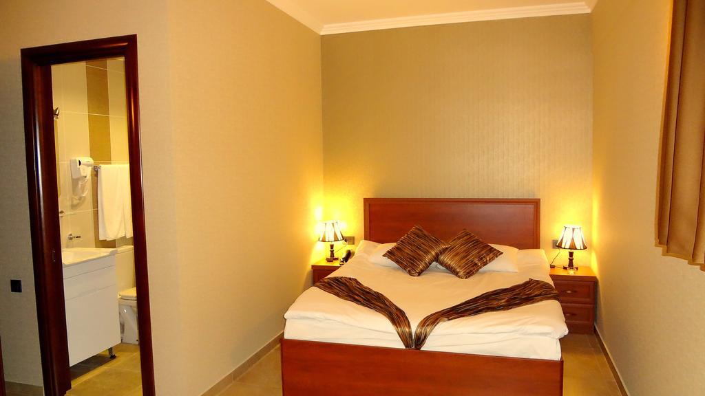 Park Avenue Hotel Yerevan Room photo