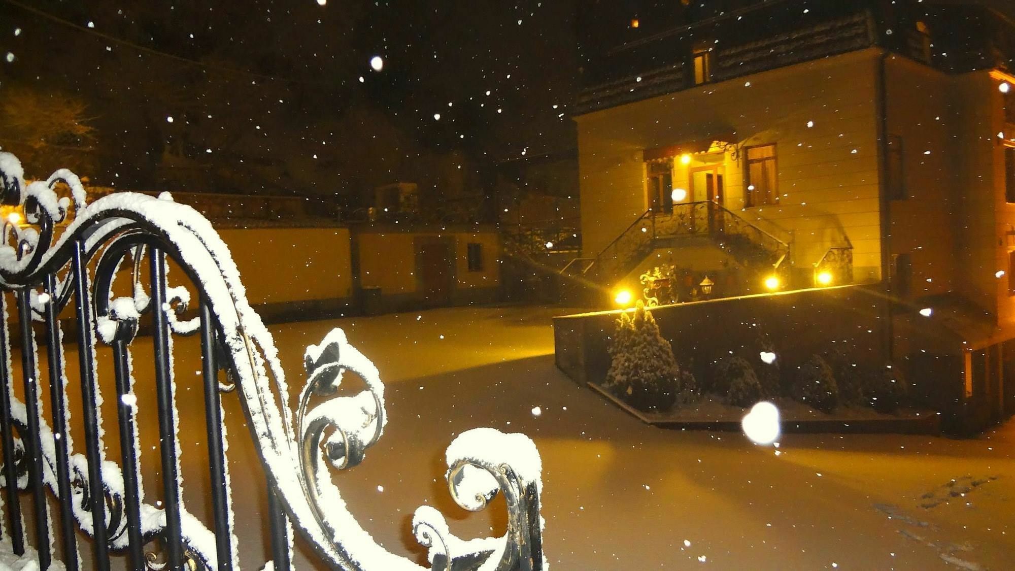 Park Avenue Hotel Yerevan Exterior photo
